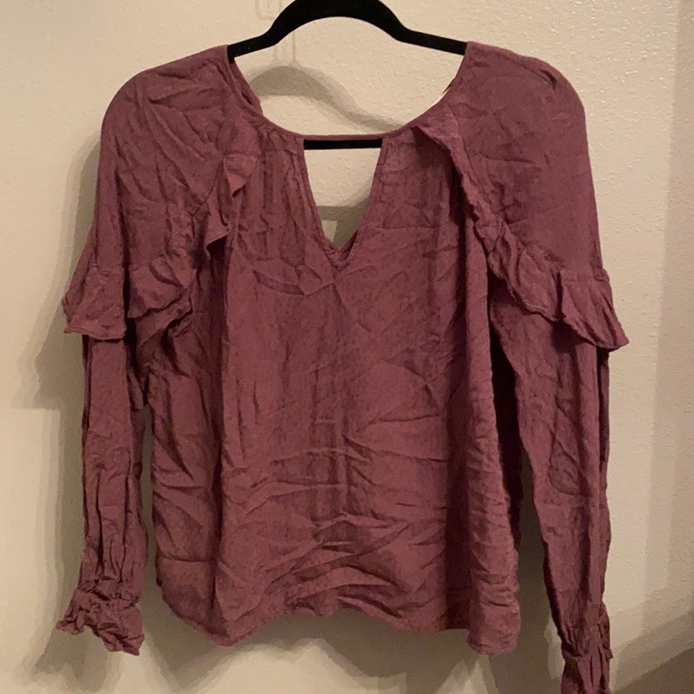 Purple loose top with ruffles on sleeves